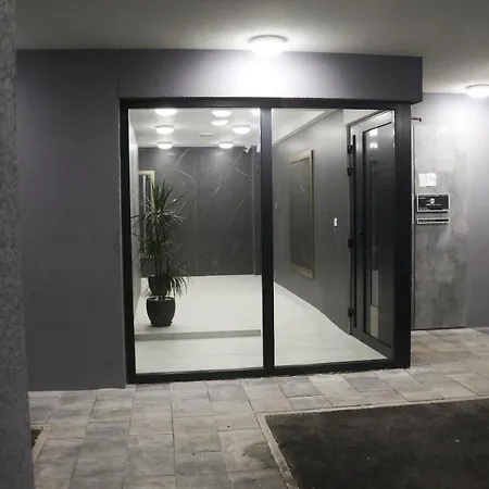 Natasa Sa Podzemnom Garazom Banja Luka