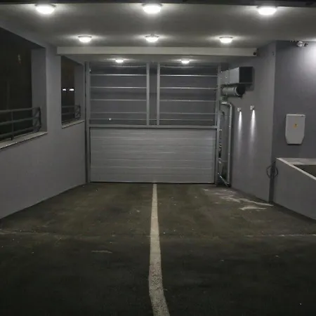 Natasa Sa Podzemnom Garazom *