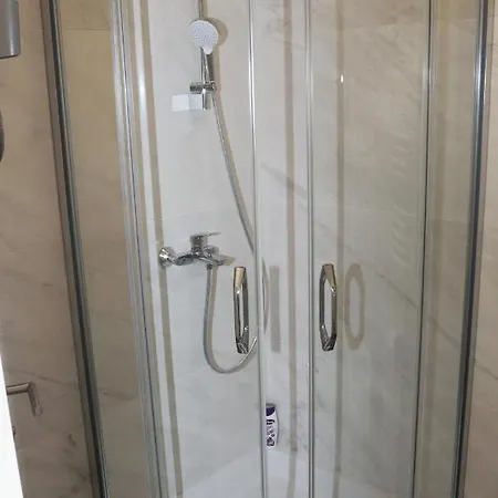 Natasa Sa Podzemnom Garazom Banja Luka